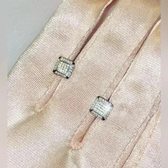 🏵️10  K Yellow and White Gold stud earrings with Moissanites stones 🏵️ - Picture 4 of 9